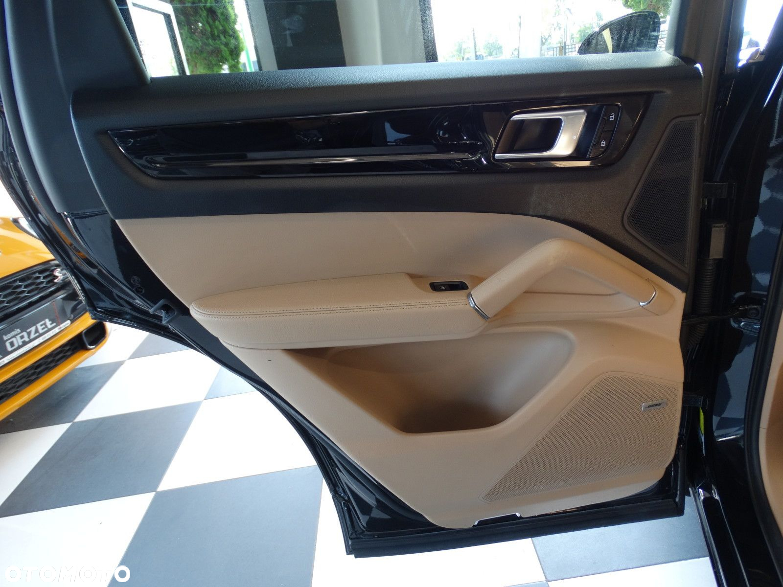 Porsche Cayenne - 15