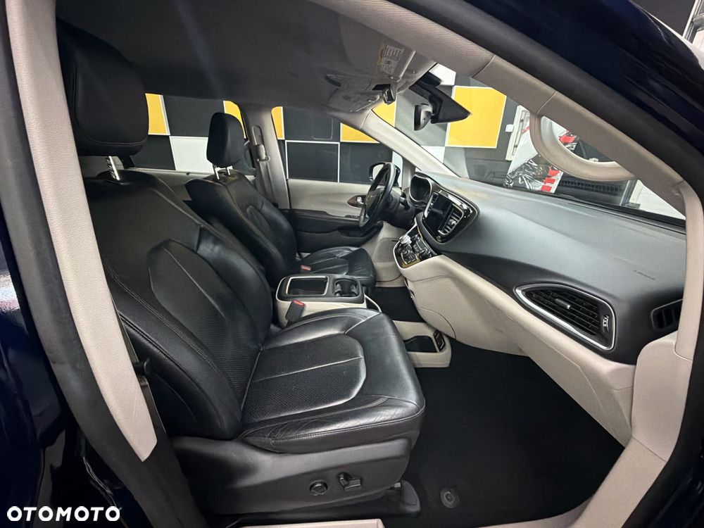 Chrysler Pacifica - 3