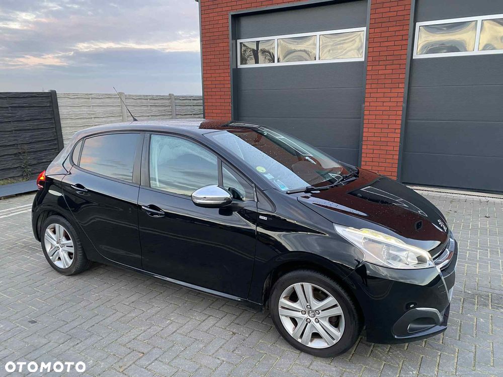 Peugeot 208 1.6 BlueHDi Allure S&S - 29