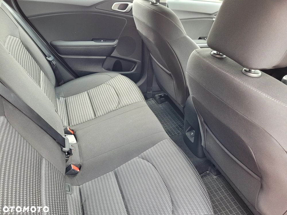 Kia Ceed 1.5 T-GDI M - 13