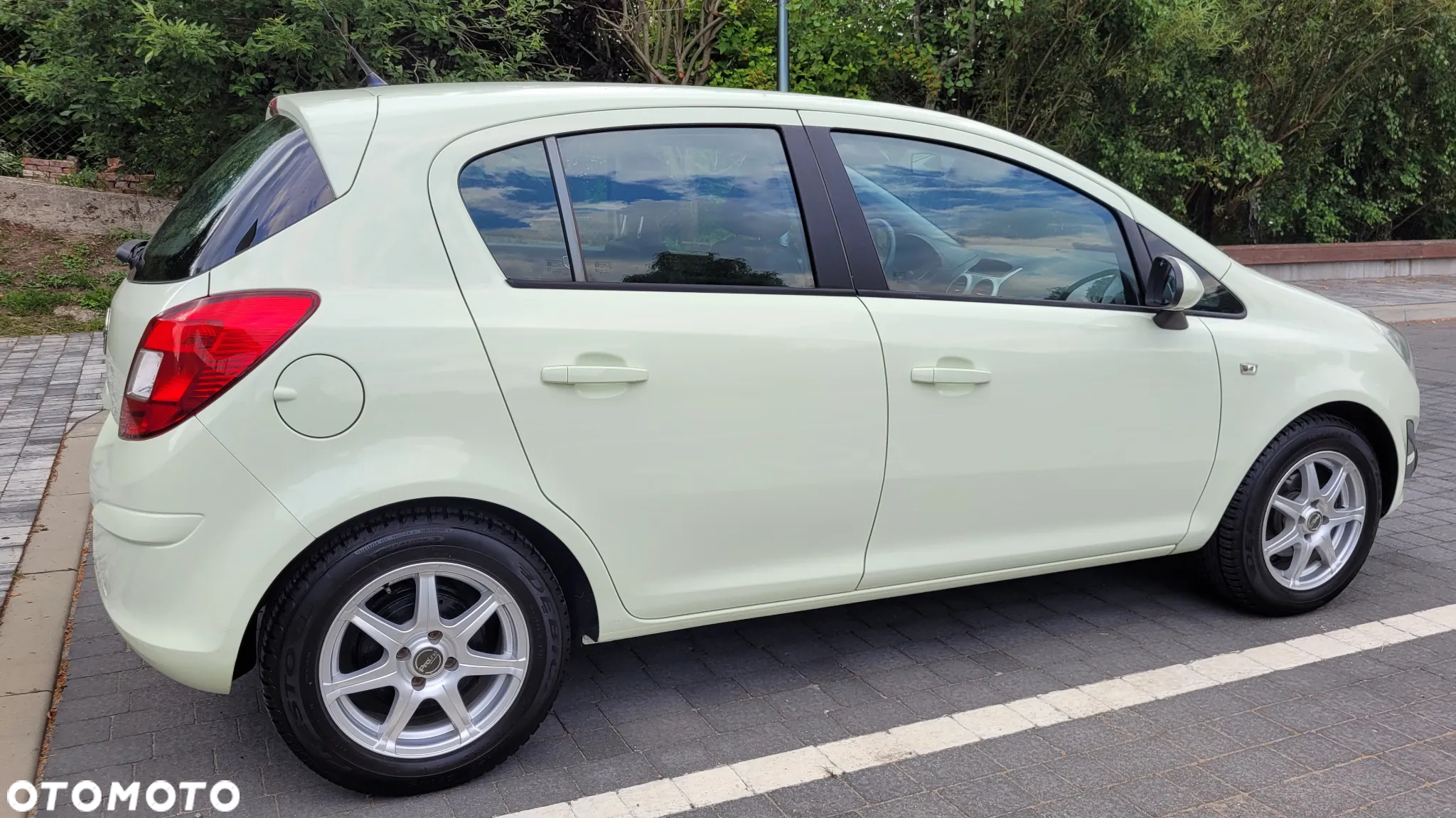 Opel Corsa 1.2 16V Edition 150 - 8