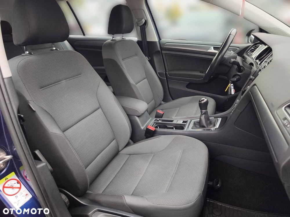 Volkswagen Golf - 10