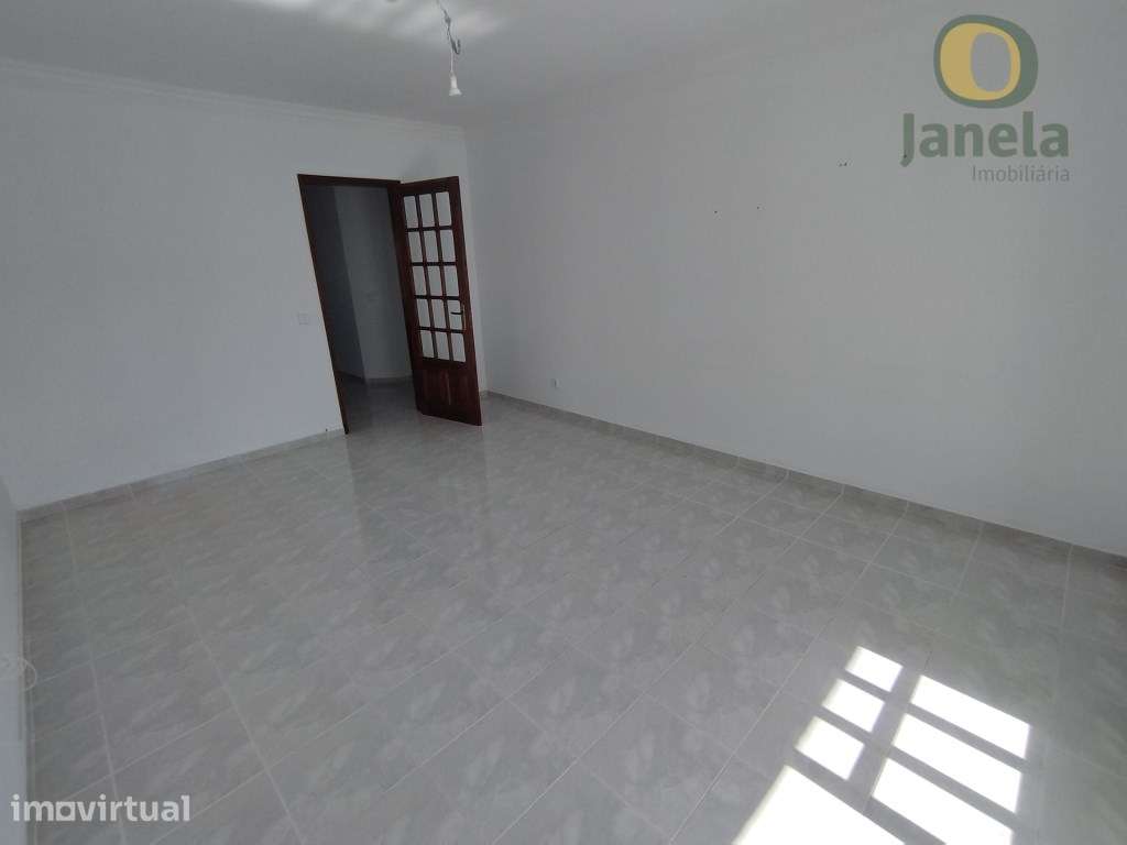 T1 para arrendamento anual, com duas varandas e garagem - Grande imagem: 4/15