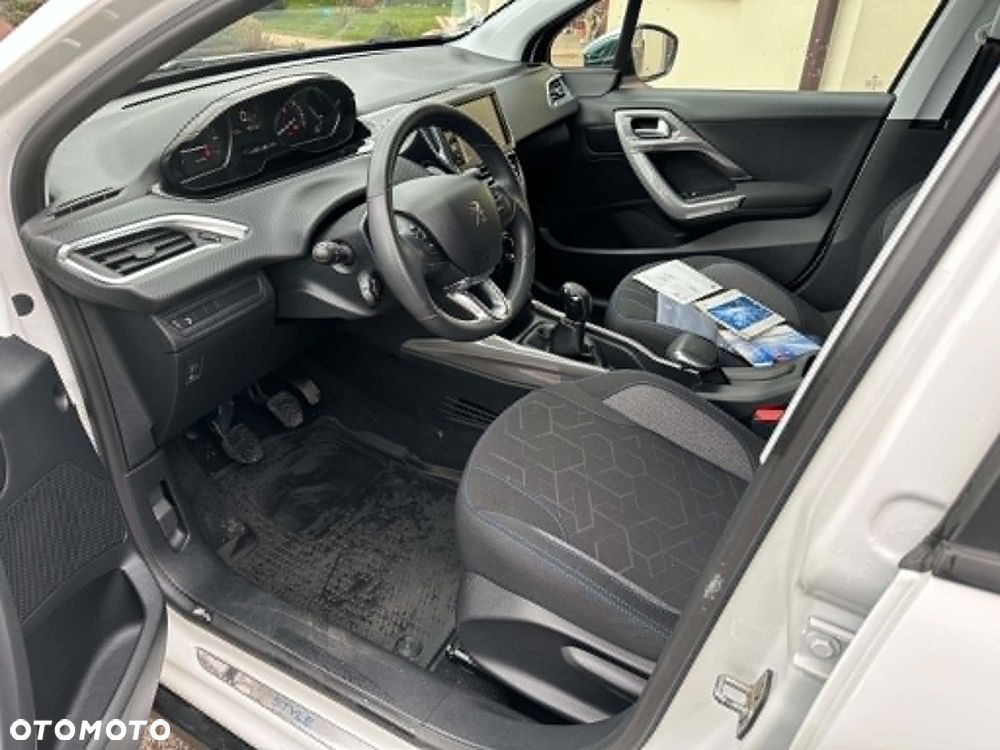 Peugeot 2008 1.2 Pure Tech Style - 5