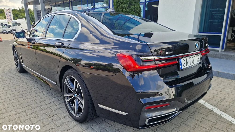 BMW Seria 7 730d xDrive mHEV - 27