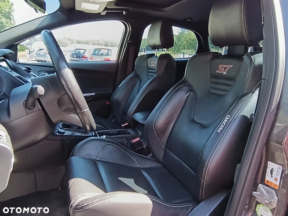 Ford Focus 2.0 EcoBoost ST - 22