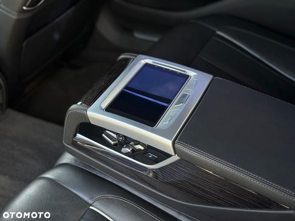 BMW Seria 7 - 32