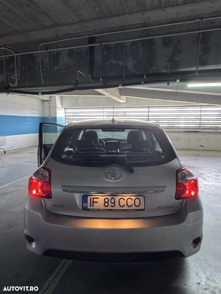 Toyota Auris 1.6 L Valvematic M/M Executive - 15