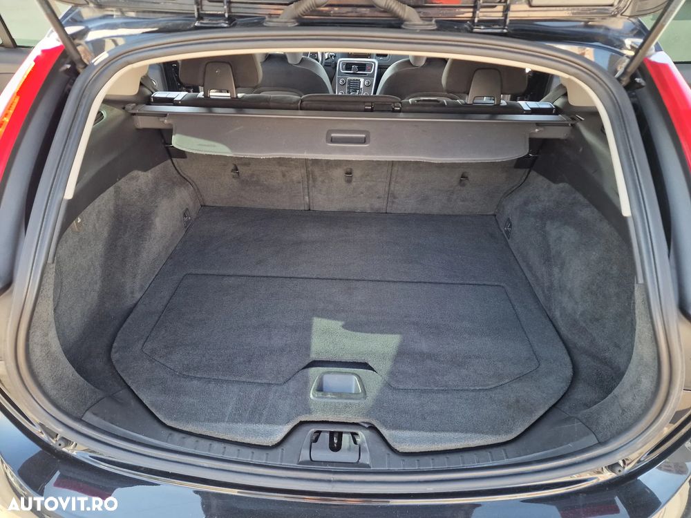 Volvo V60 D5 Geartronic Momentum - 19