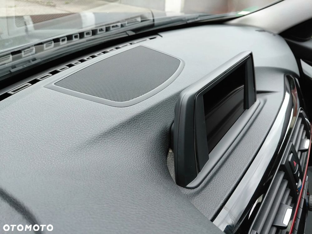 BMW Seria 3 320i M Sport - 23