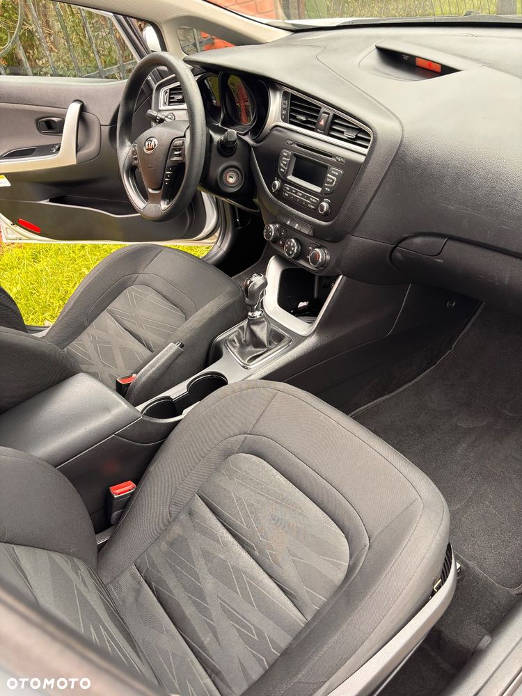 Kia Ceed - 12