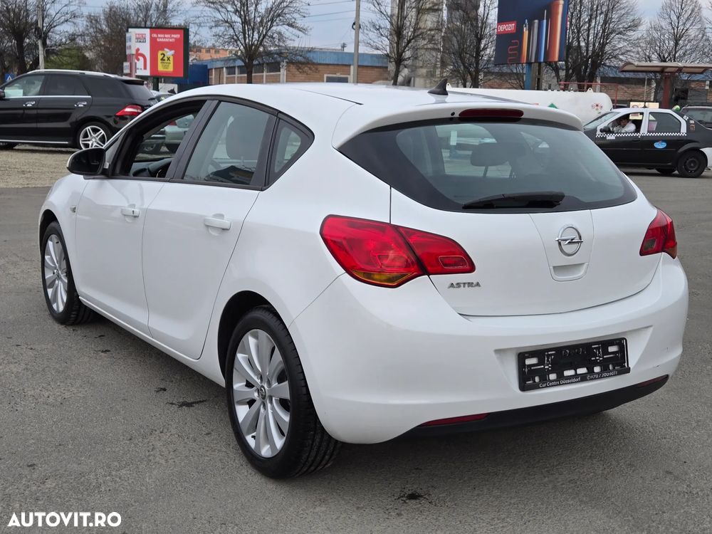 Opel Astra 1.6 Automatik Cosmo - 3