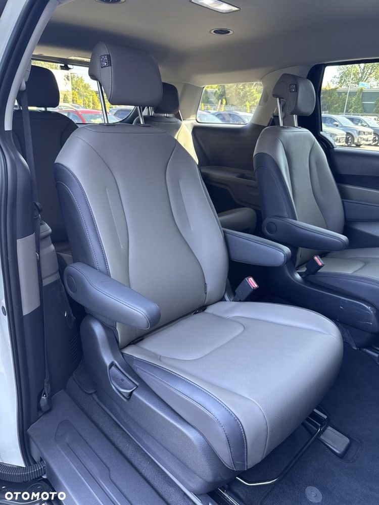 Kia Carnival - 34