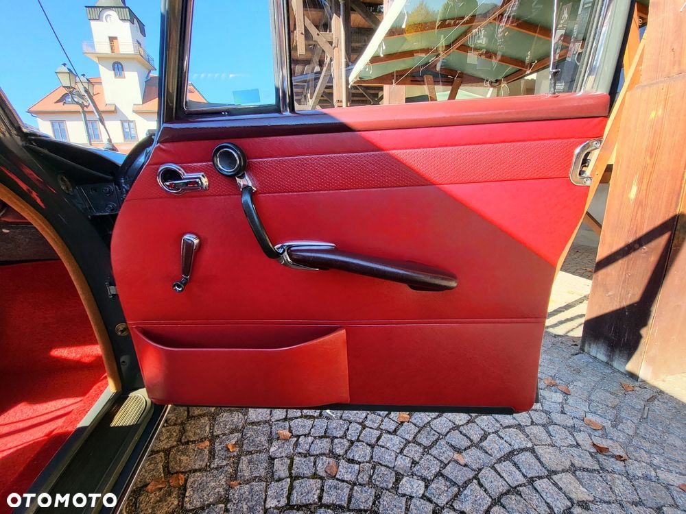 Mercedes-Benz Klasa E - 27