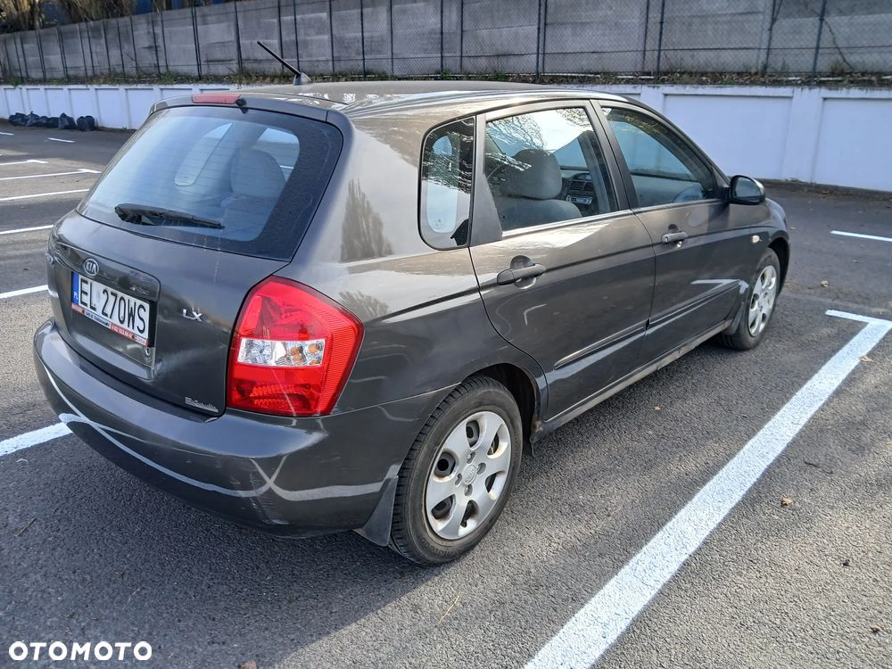 Kia Cerato 1.6 LX - 5