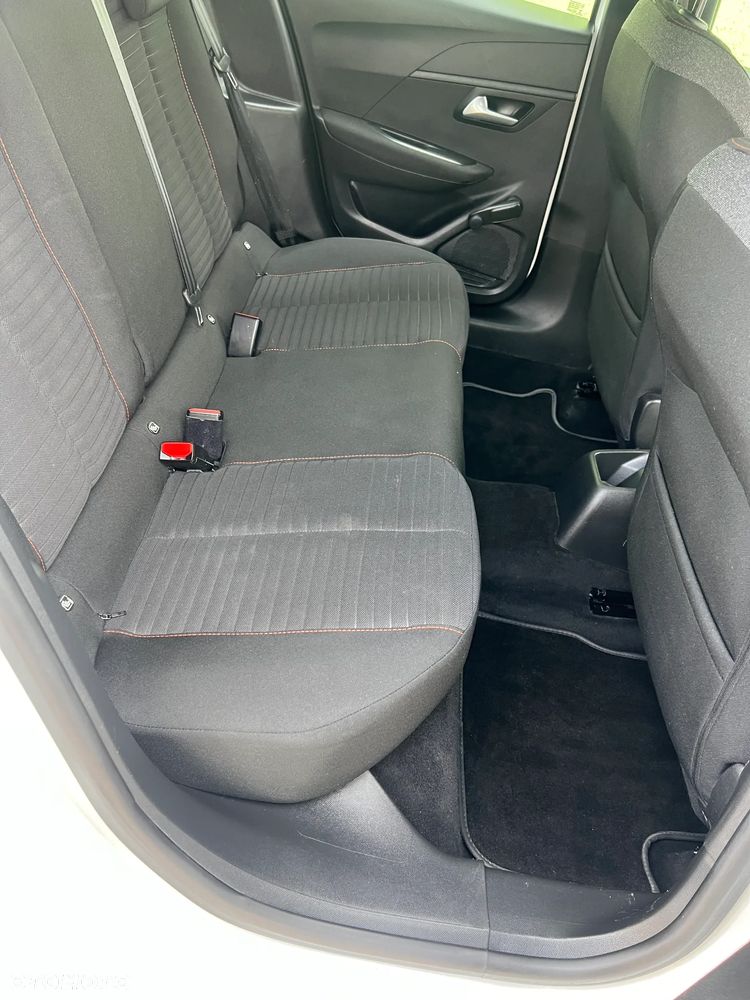 Peugeot 208 - 12