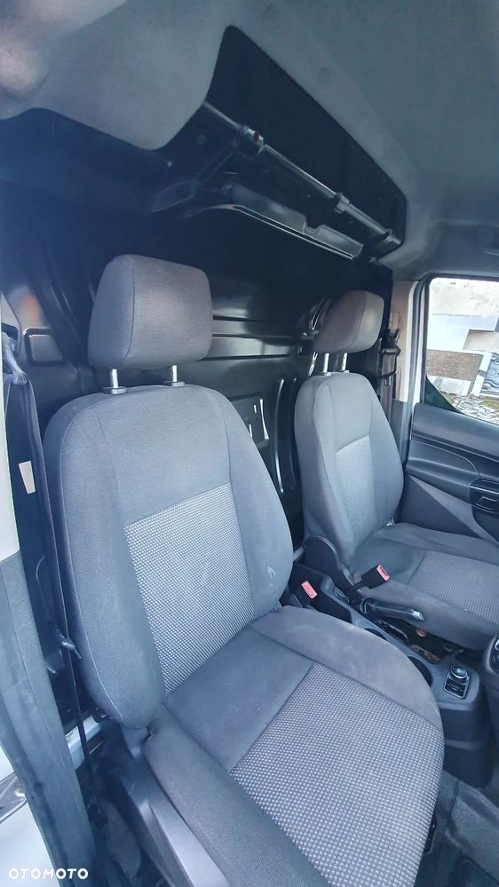 Ford Transit Courier - 37