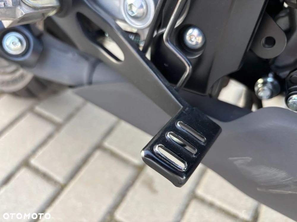 Suzuki GSX - 24