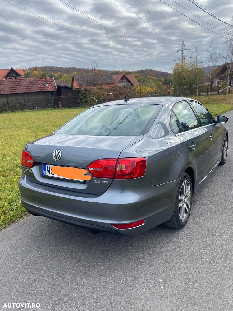 Volkswagen Jetta - 4