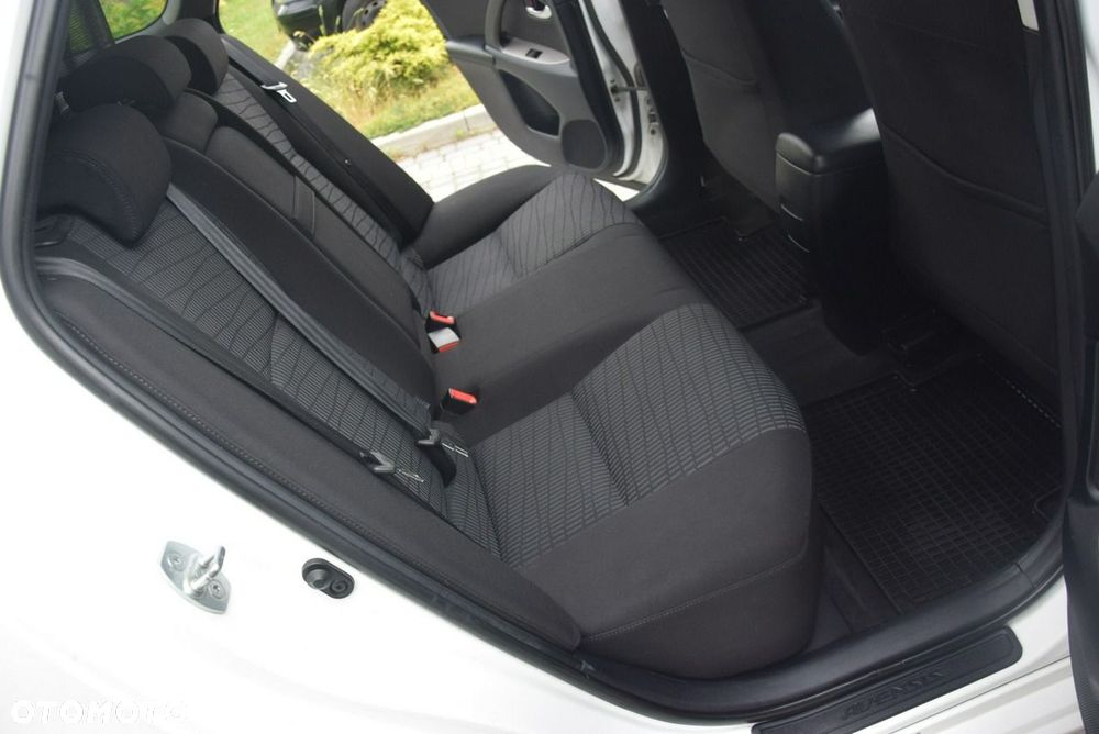 Toyota Avensis - 24