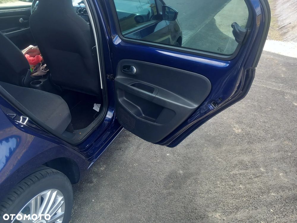 Volkswagen up! United - 10
