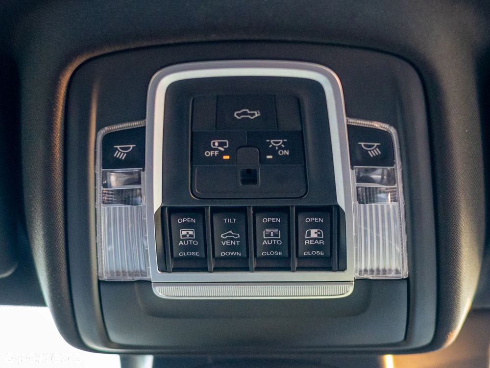 RAM 1500 5.7 Crew Cab Laramie - 30