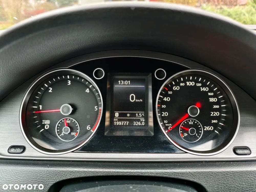 Volkswagen Passat 2.0 TDI Comfortline - 12