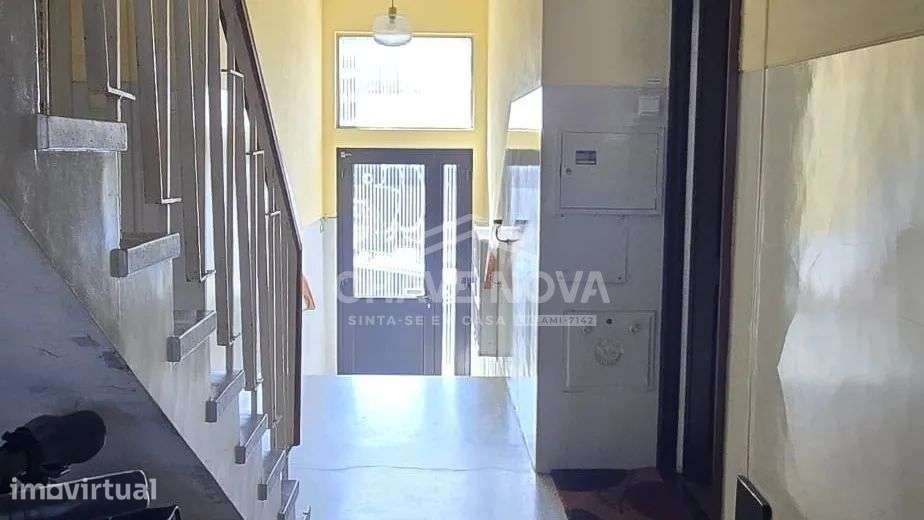 T2 com Duas Frentes, Varandas e Anexo | Rua da Alegria | Porto - Grande imagem: 3/8