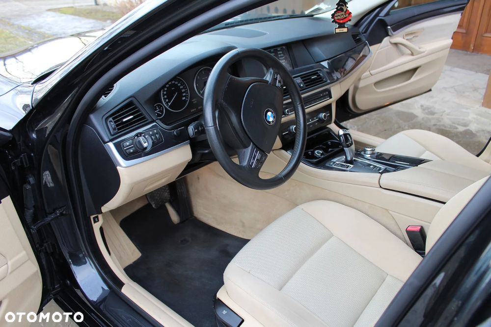 BMW Seria 5 520d Sport-Aut - 21