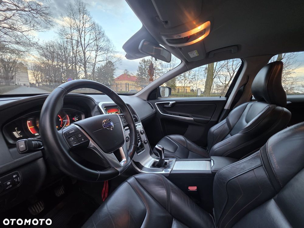 Volvo XC 60 D3 Drive-E Ocean Race - 11