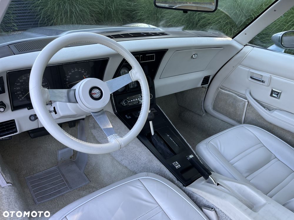 Chevrolet Corvette - 11