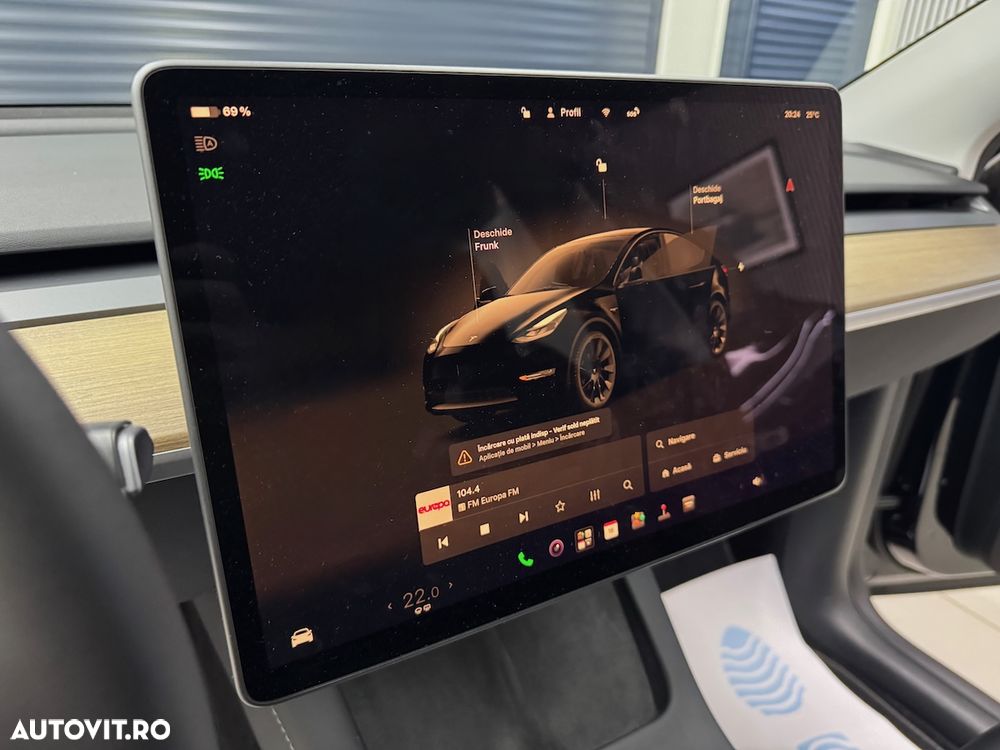 Tesla Model Y Long Range Dual Motor AWD - 8