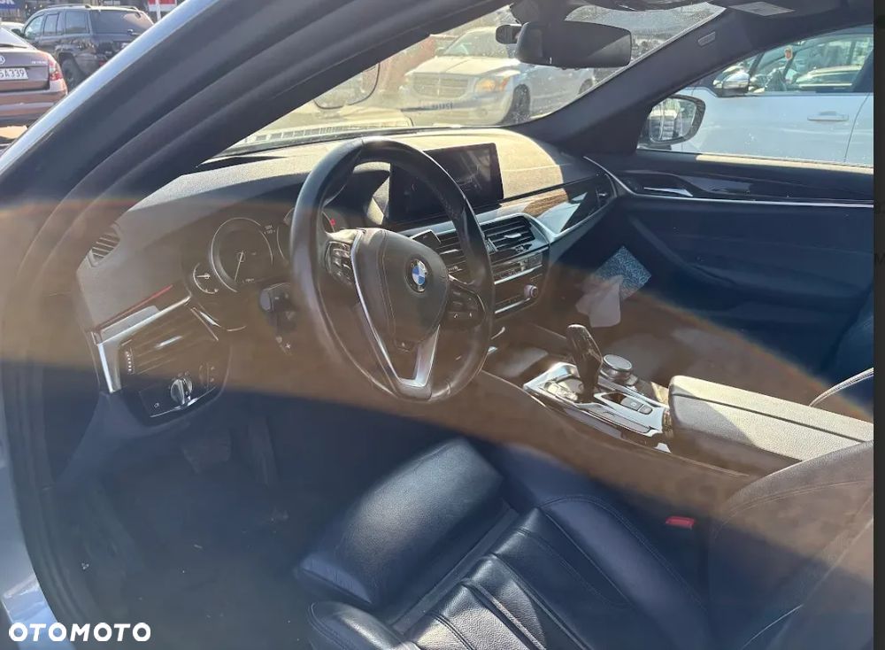 BMW Seria 5 530i xDrive Sport Line - 7