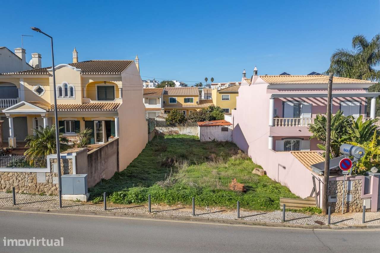Lote para moradia geminada com piscina, junto a Ferragudo - Grande imagem: 3/23