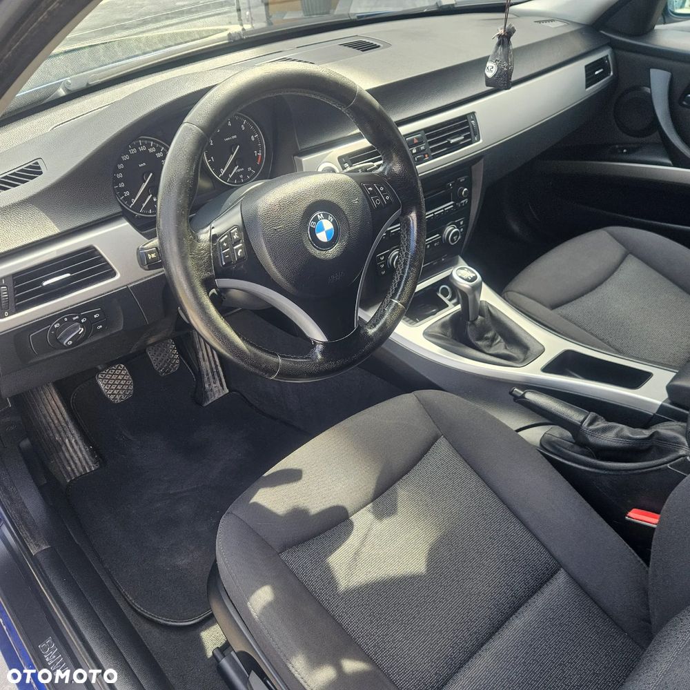 BMW Seria 3 320i - 11