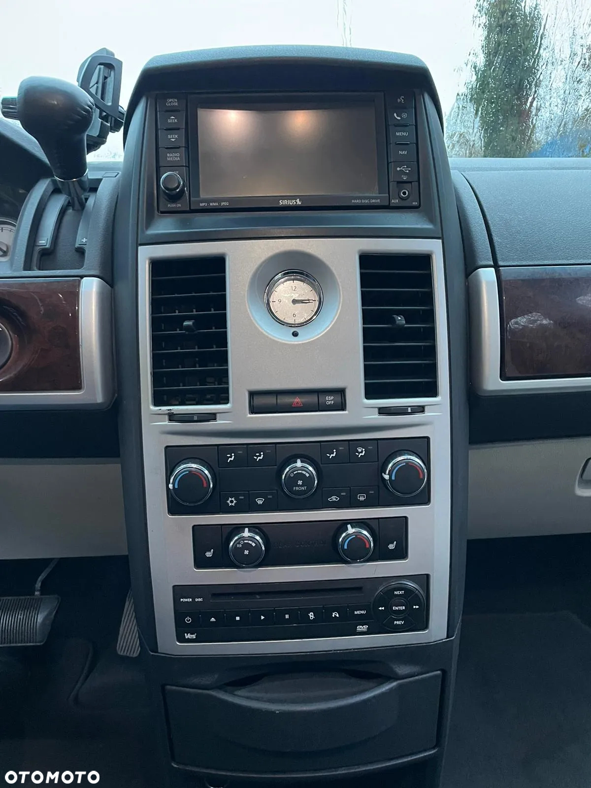Chrysler Town & Country - 6