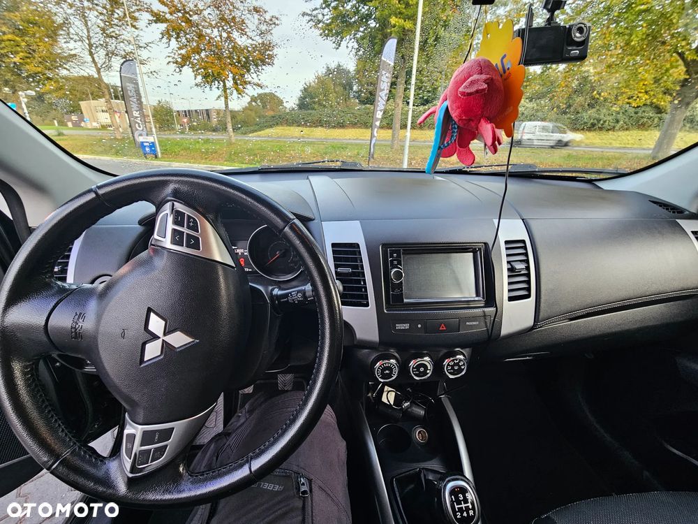 Mitsubishi Outlander 2.0 Intense + NAVI 2WD EU5 - 14