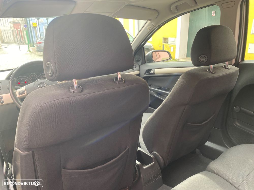 Opel Astra Caravan - 26