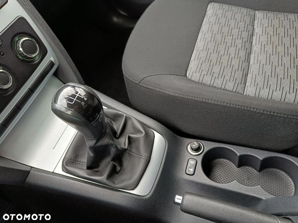 Skoda Octavia 1.6 Combi Ambiente - 34