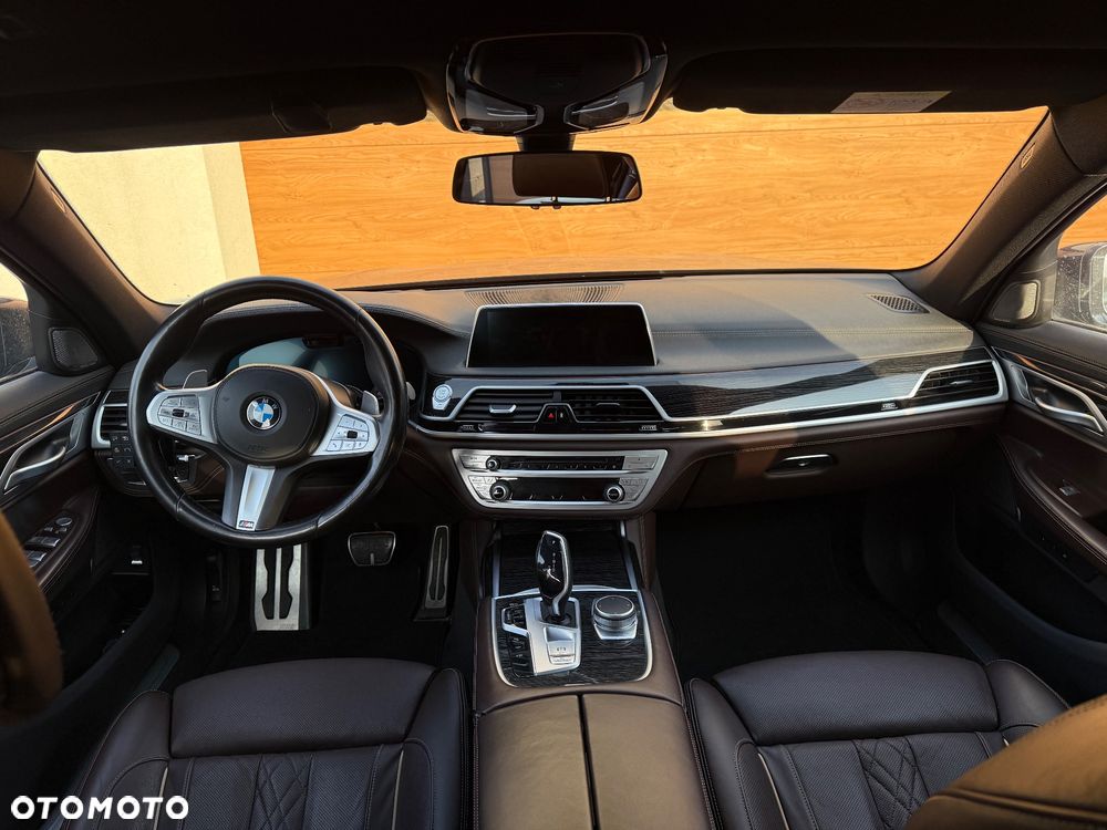 BMW Seria 7 750i xDrive - 15