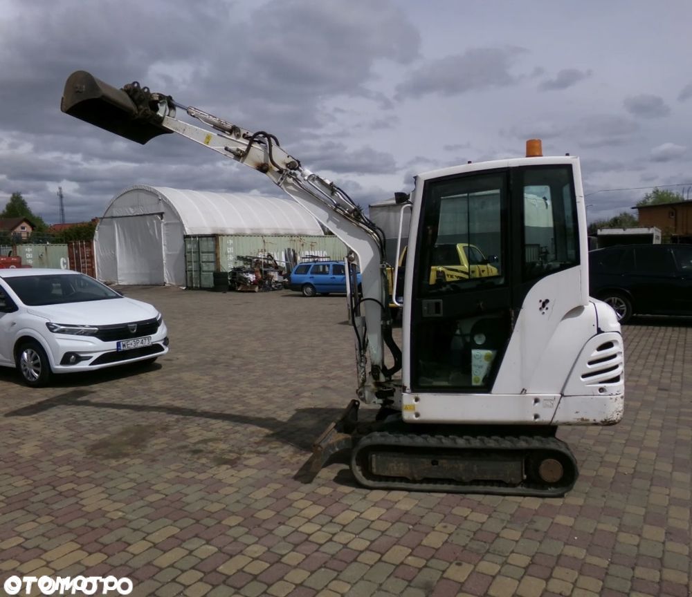 Bobcat x320 minikoparka - 8