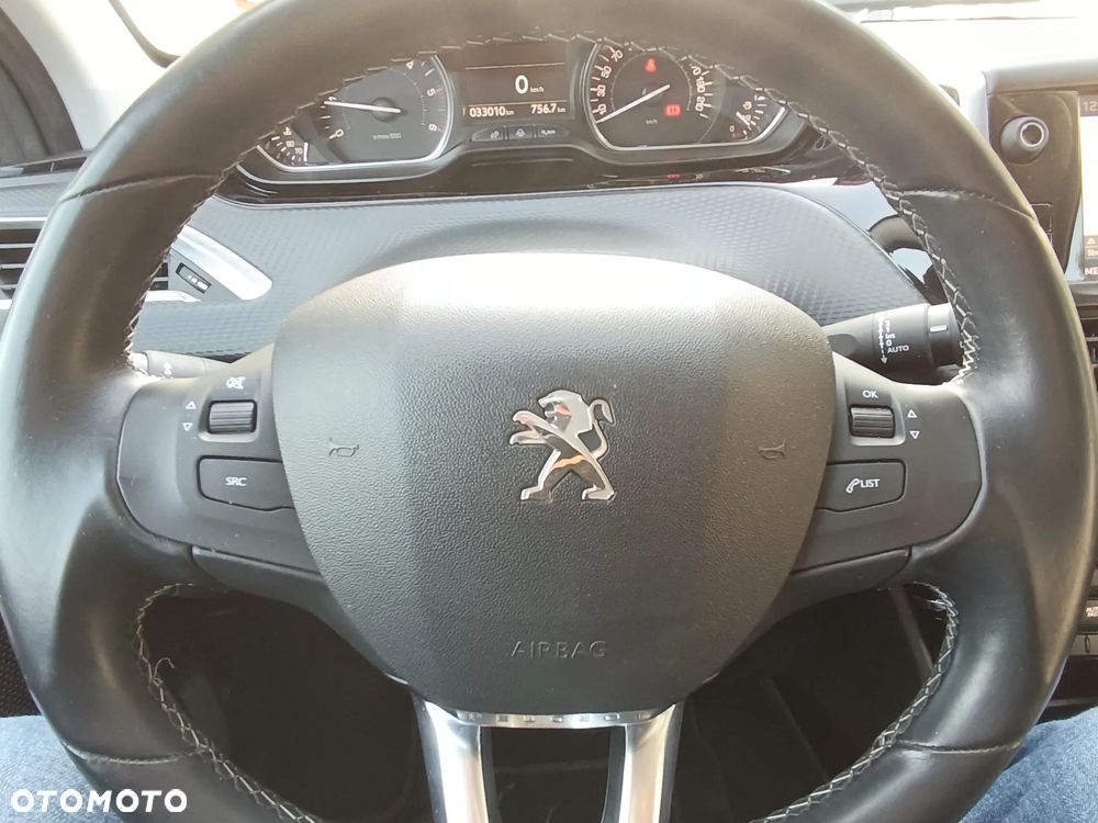 Peugeot 2008 BlueHDi 100 STOP & START Allure - 21