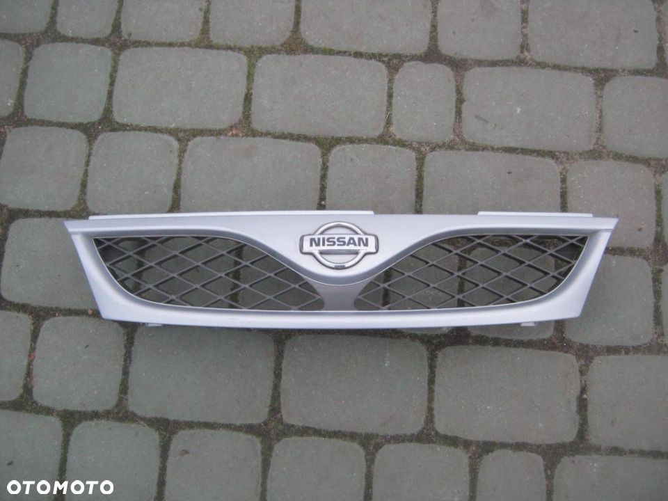 grill atrapa Almera - 1