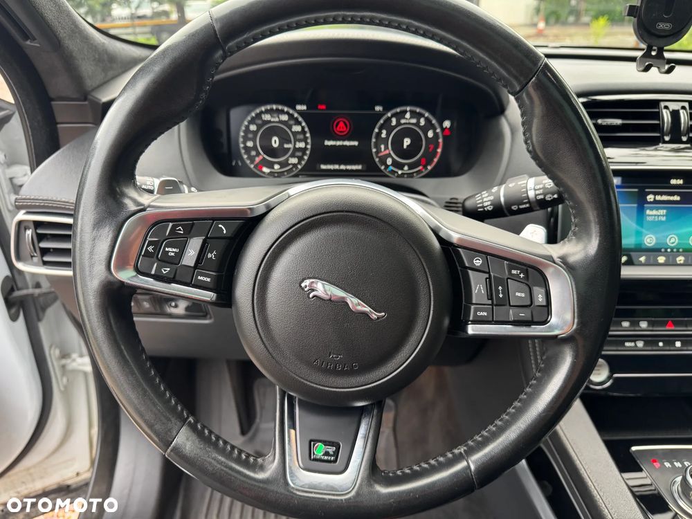 Jaguar F-Pace 2.0 i4P AWD R-Sport - 29