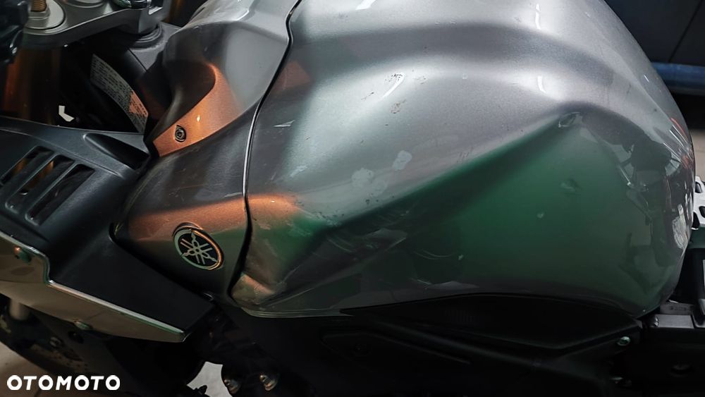 Yamaha FZS - 8