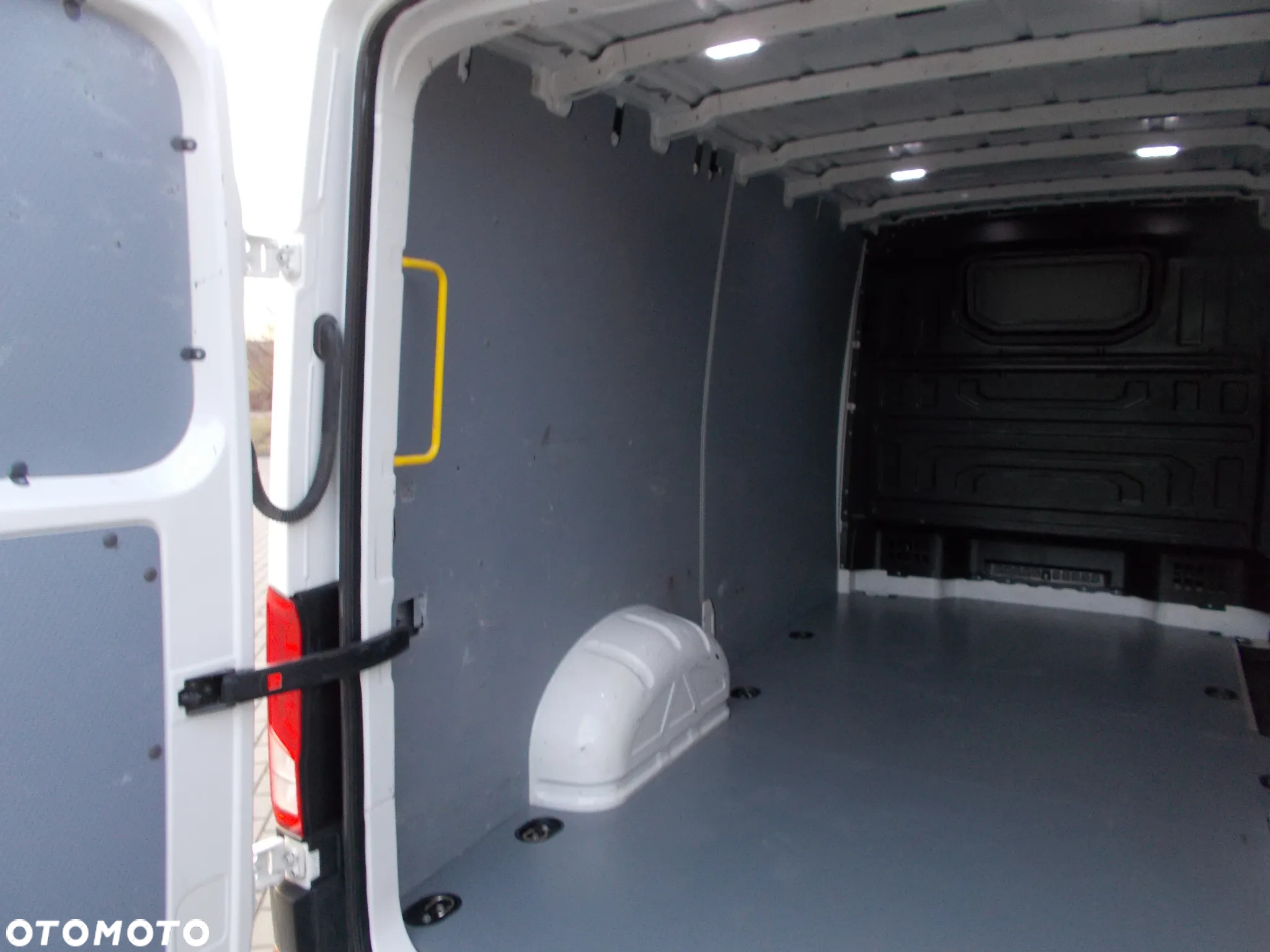 Volkswagen CRAFTER 3,180 TGE - 32