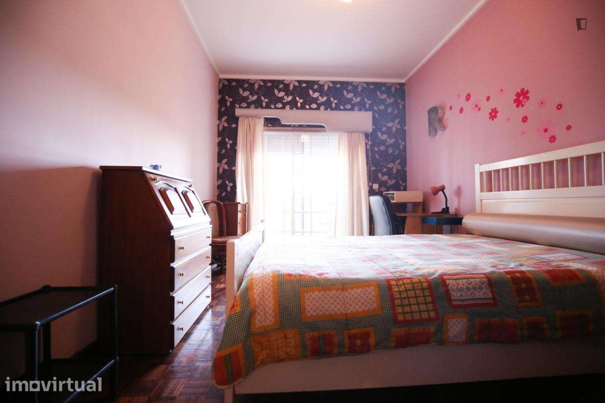 Quarto - localizado em Almada Lisbon - Grande imagem: 5/24
