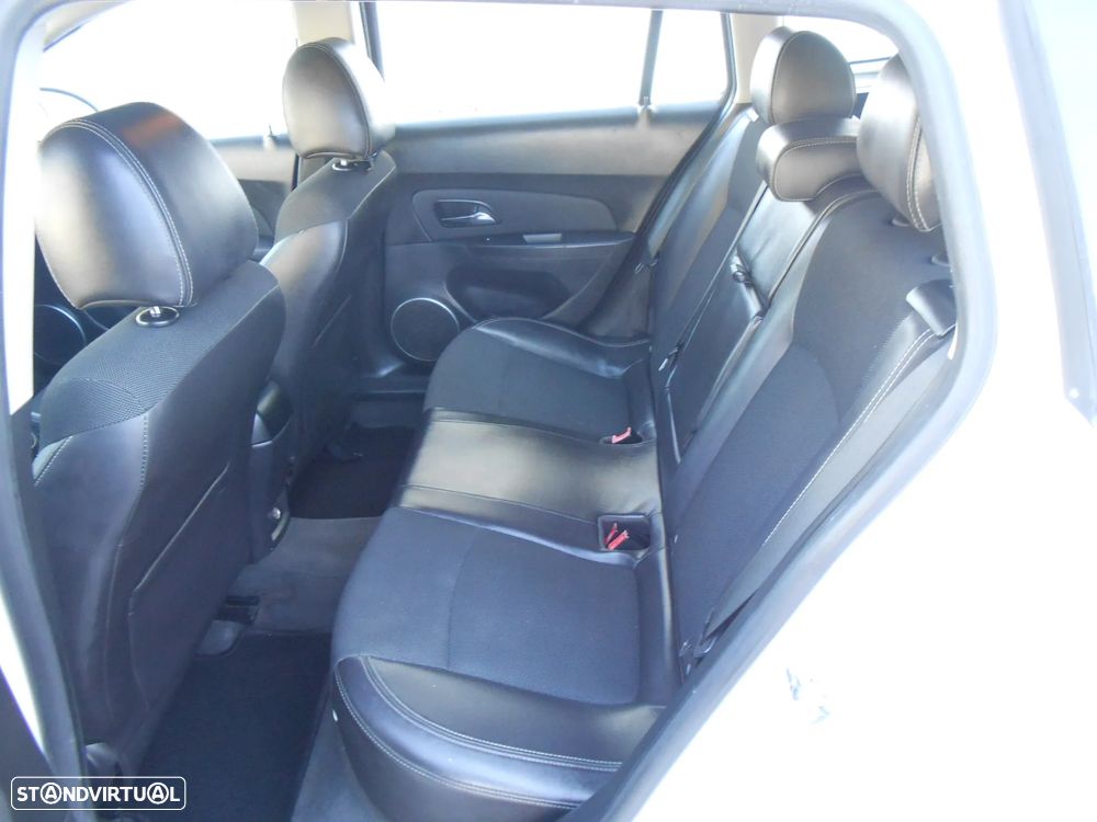 Chevrolet Cruze SW 1.7 VCDi LT - 19