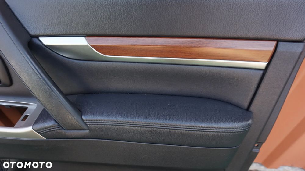 Mitsubishi Pajero IV 3.2 DID 5D Long boczek drzwi tapicerka prawy przod Europa - 3