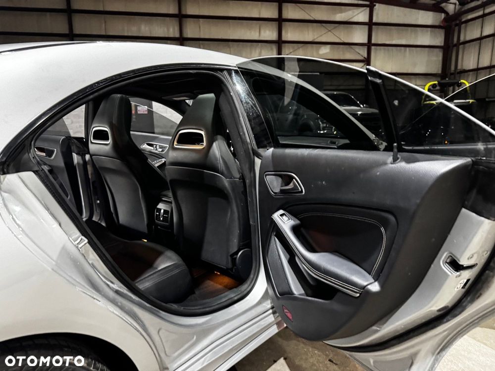 Mercedes-Benz CLA 250 4Matic 7G-DCT AMG Line - 15